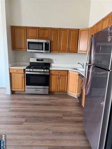 250 Park Avenue 1, East Rutherford, NJ 07073