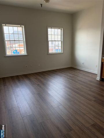 250 Park Avenue 1, East Rutherford, NJ 07073