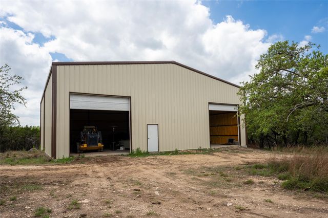 722 Wildwood LN, Johnson City, TX 78636