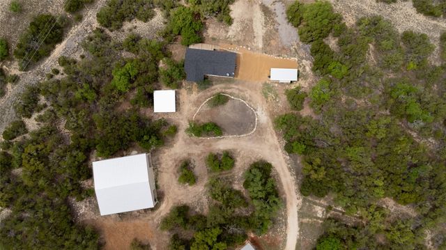 722 Wildwood LN, Johnson City, TX 78636