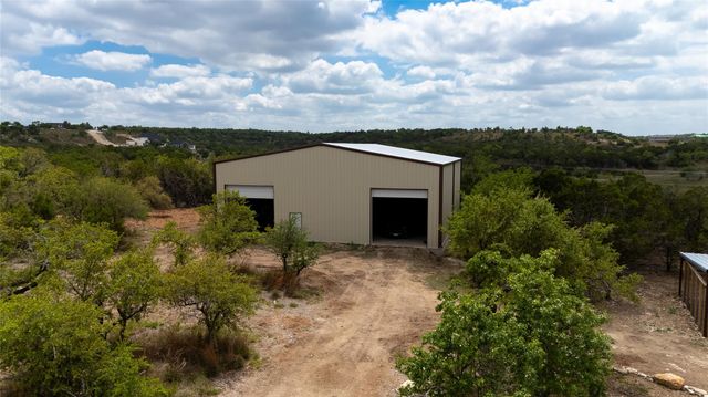 722 Wildwood LN, Johnson City, TX 78636