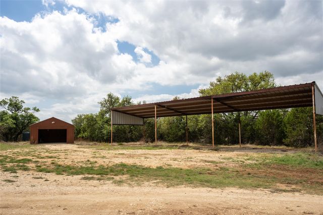 722 Wildwood LN, Johnson City, TX 78636