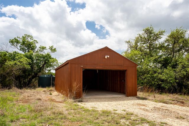 722 Wildwood LN, Johnson City, TX 78636