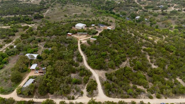 722 Wildwood LN, Johnson City, TX 78636