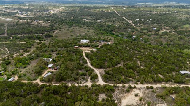722 Wildwood LN, Johnson City, TX 78636