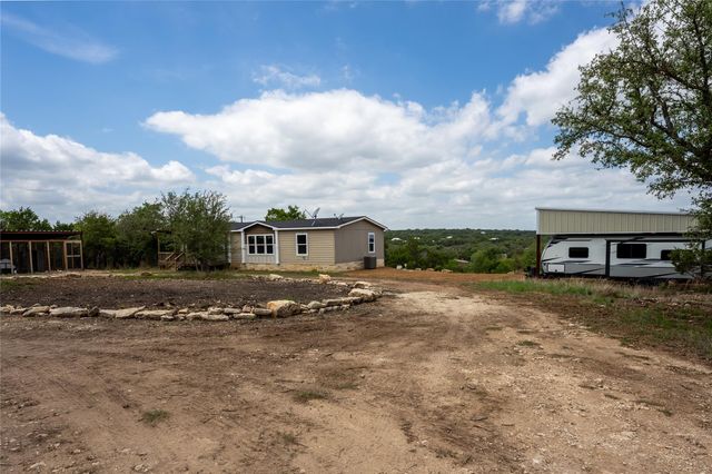 722 Wildwood LN, Johnson City, TX 78636