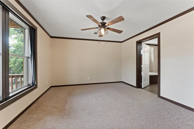 722 Wildwood LN, Johnson City, TX 78636