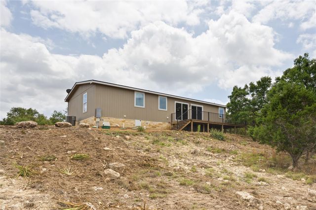 722 Wildwood LN, Johnson City, TX 78636