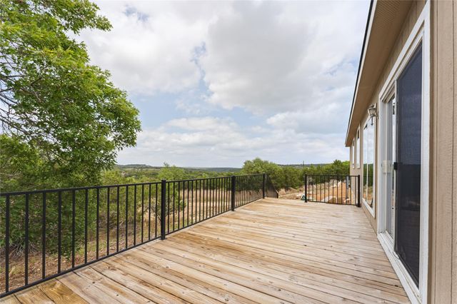 722 Wildwood LN, Johnson City, TX 78636