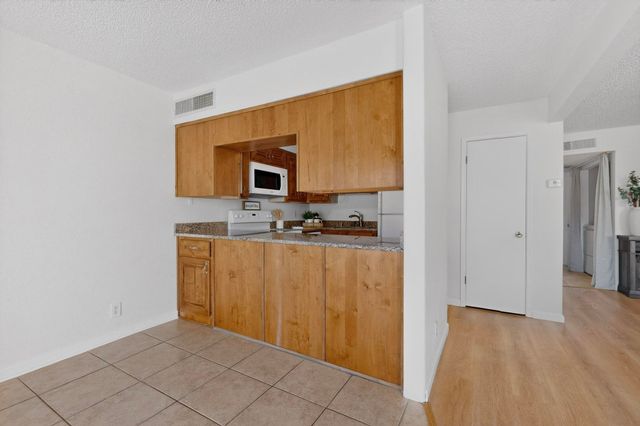 4717 Country Club Lane NW A11, Albuquerque, NM 87114