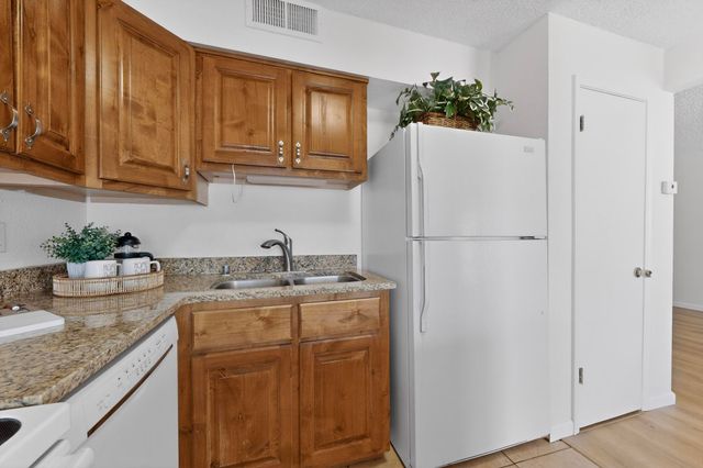 4717 Country Club Lane NW A11, Albuquerque, NM 87114