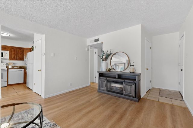 4717 Country Club Lane NW A11, Albuquerque, NM 87114