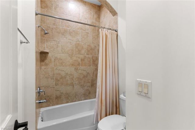 7506 Hogan CT, Naples, FL 34113