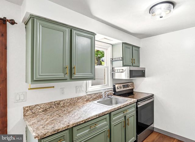 96 QUEEN AVE, Enola, PA 17025