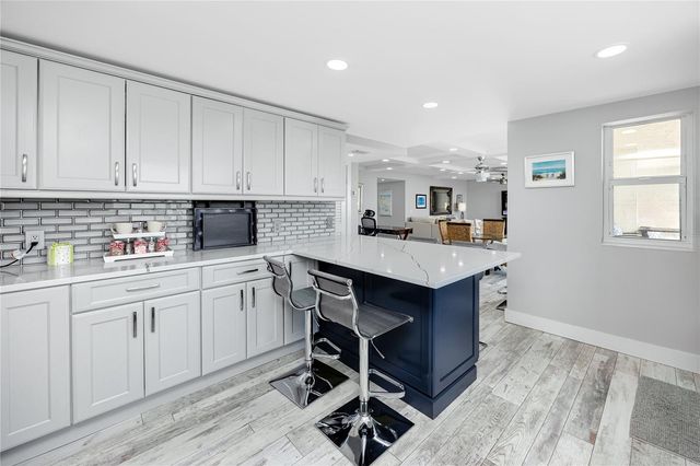 736 ISLAND WAY 1001, Clearwater Beach, FL 33767