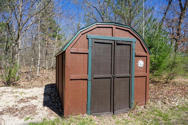 W1620 Cliff House Road, Lyndon Station, WI 53944