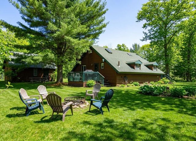 W1620 Cliff House Road, Lyndon Station, WI 53944