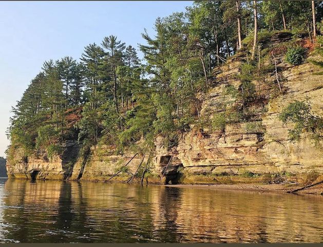 W1620 Cliff House Road, Lyndon Station, WI 53944