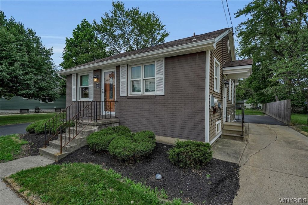1904 Union Road, West Seneca, NY 14224