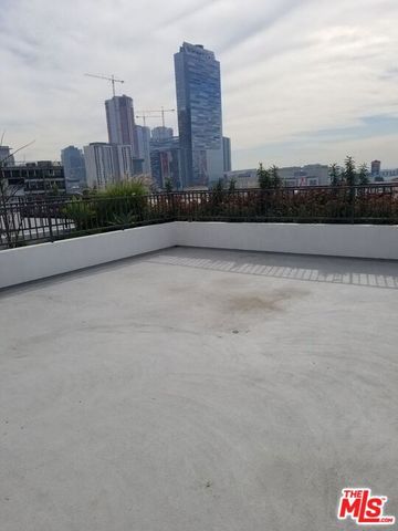 744 Hartford 206, Los Angeles, CA 90017