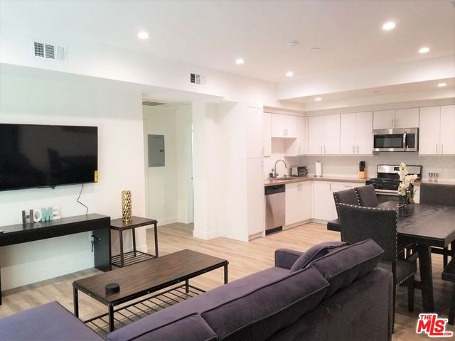 744 Hartford 206, Los Angeles, CA 90017