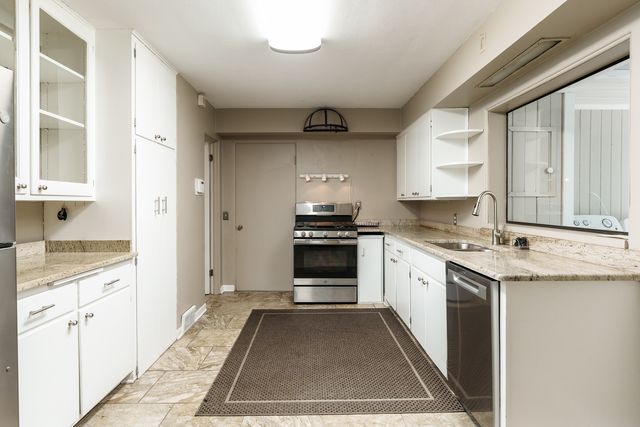 1825 Edgebrook Drive, Rockford, IL 61107