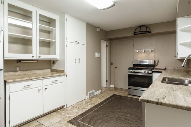 1825 Edgebrook Drive, Rockford, IL 61107