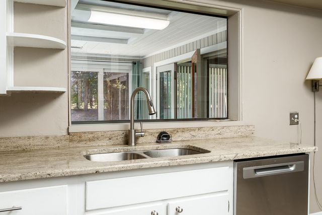 1825 Edgebrook Drive, Rockford, IL 61107