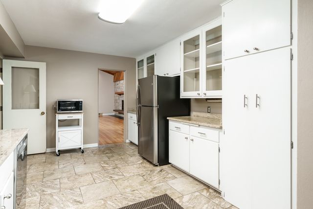 1825 Edgebrook Drive, Rockford, IL 61107