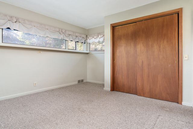 1825 Edgebrook Drive, Rockford, IL 61107