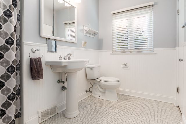 1825 Edgebrook Drive, Rockford, IL 61107