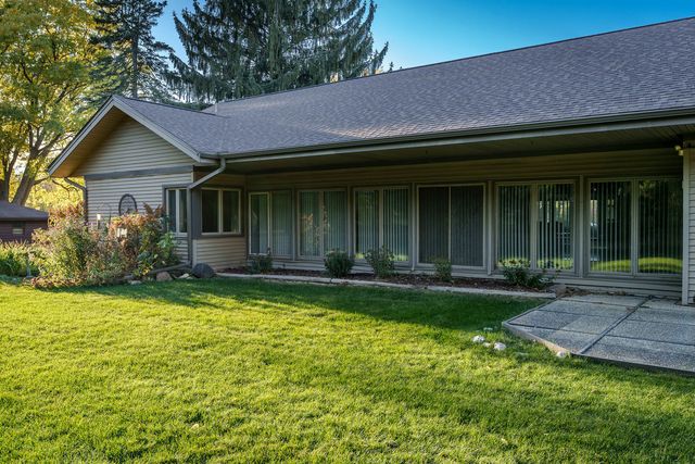 1825 Edgebrook Drive, Rockford, IL 61107