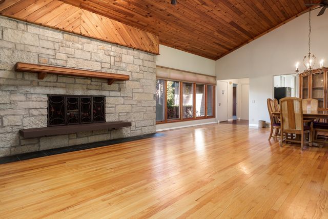 1825 Edgebrook Drive, Rockford, IL 61107