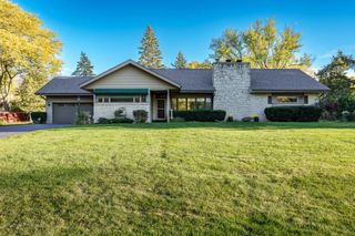 1825 Edgebrook Drive, Rockford, IL 61107