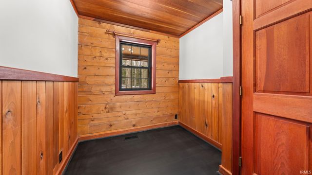 1764 Brown Station Road, Bedford, IN 47421