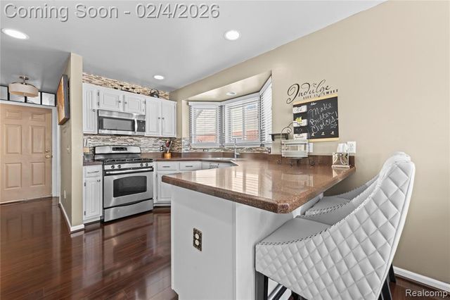 33231 Looney Drive, Rockwood, MI 48173