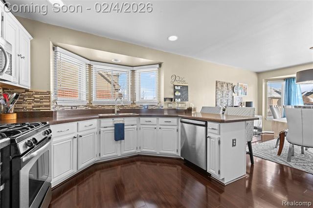 33231 Looney Drive, Rockwood, MI 48173