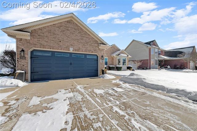 33231 Looney Drive, Rockwood, MI 48173