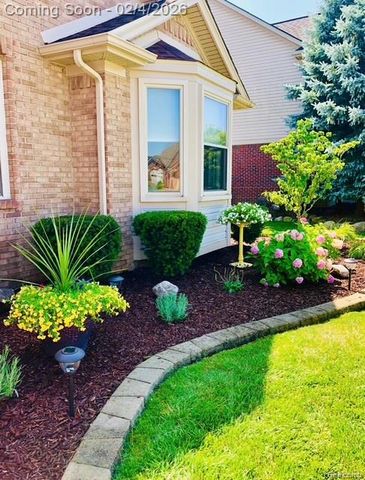 33231 Looney Drive, Rockwood, MI 48173