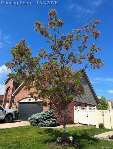 33231 Looney Drive, Rockwood, MI 48173