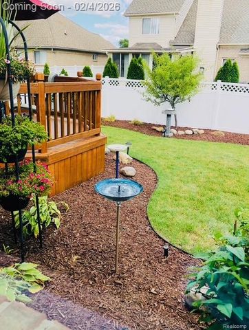 33231 Looney Drive, Rockwood, MI 48173