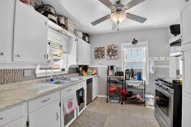 2211 W 3Rd Street, Waterloo, IA 50701