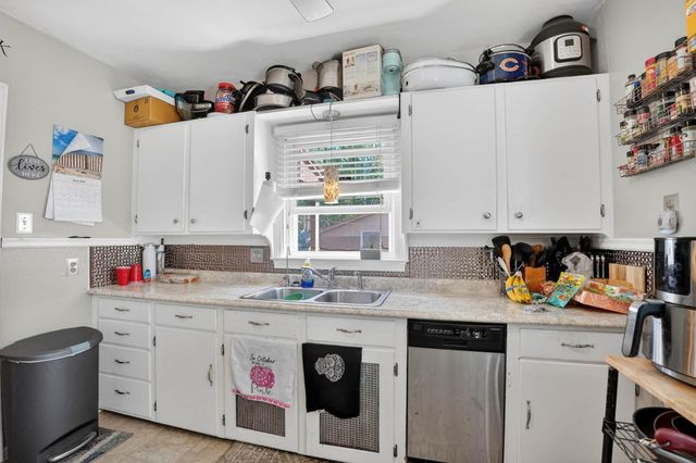 2211 W 3Rd Street, Waterloo, IA 50701