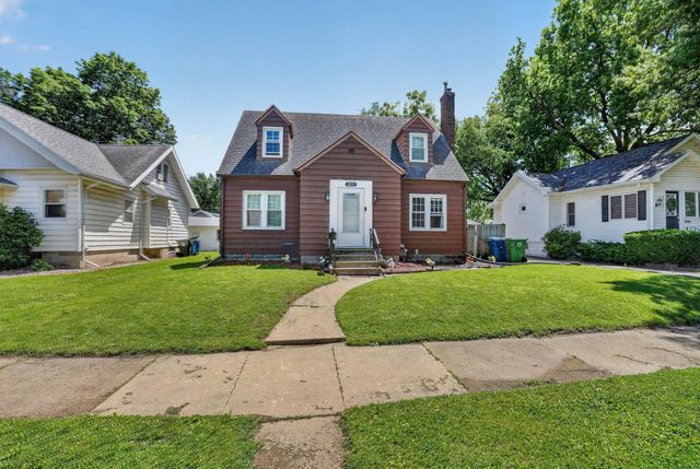 2211 W 3Rd Street, Waterloo, IA 50701