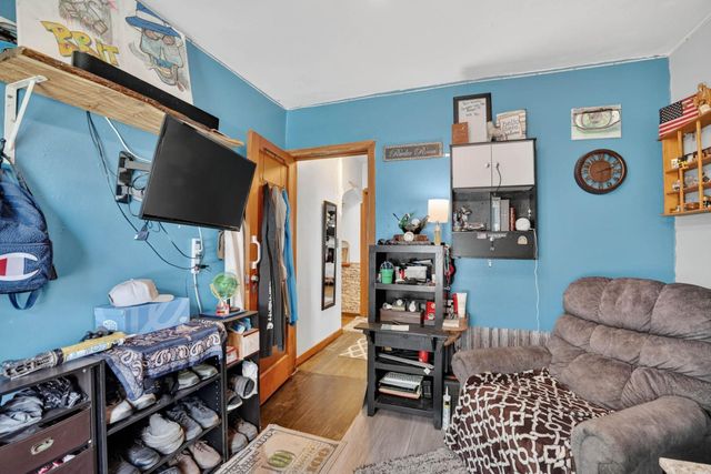 2211 W 3Rd Street, Waterloo, IA 50701