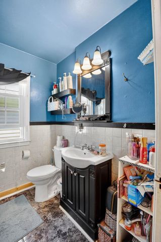 2211 W 3Rd Street, Waterloo, IA 50701