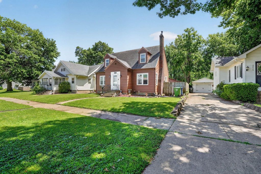 2211 W 3Rd Street, Waterloo, IA 50701