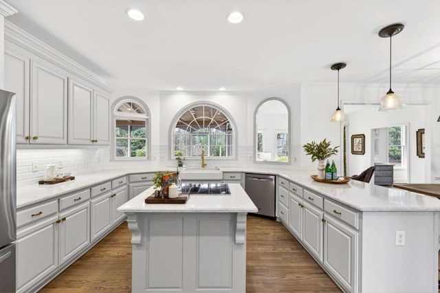 6040 Tangletree Drive, Roswell, GA 30075