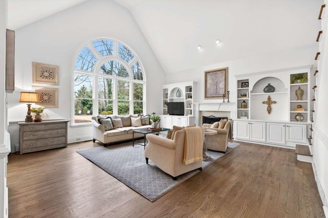 6040 Tangletree Drive, Roswell, GA 30075