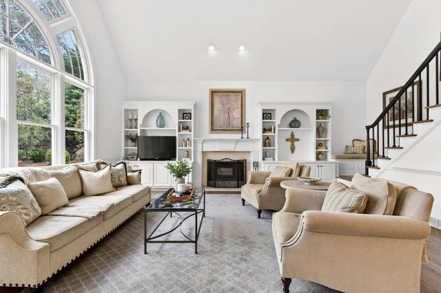 6040 Tangletree Drive, Roswell, GA 30075